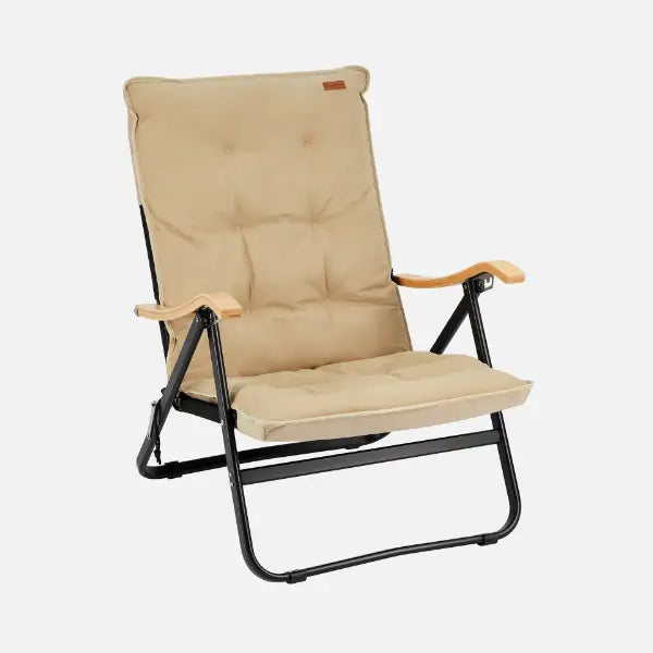 Zur Kategorie Stühle: KingCamp Campingstuhl Hayden Deluxe, mit schwarzem Gestell und beigem Polster.
