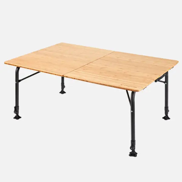 Zur Kategorie Tische: KingCamp Tisch mit schwarzem Gestell und heller Holzplatte.